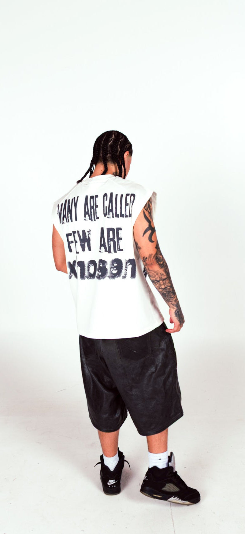 WHITE XHOSEN SLEEVELESS TEE